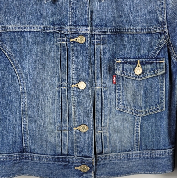 ⬇️$28 Levi's Trucker Cropped Denim Jacket M - Picture 4 of 9